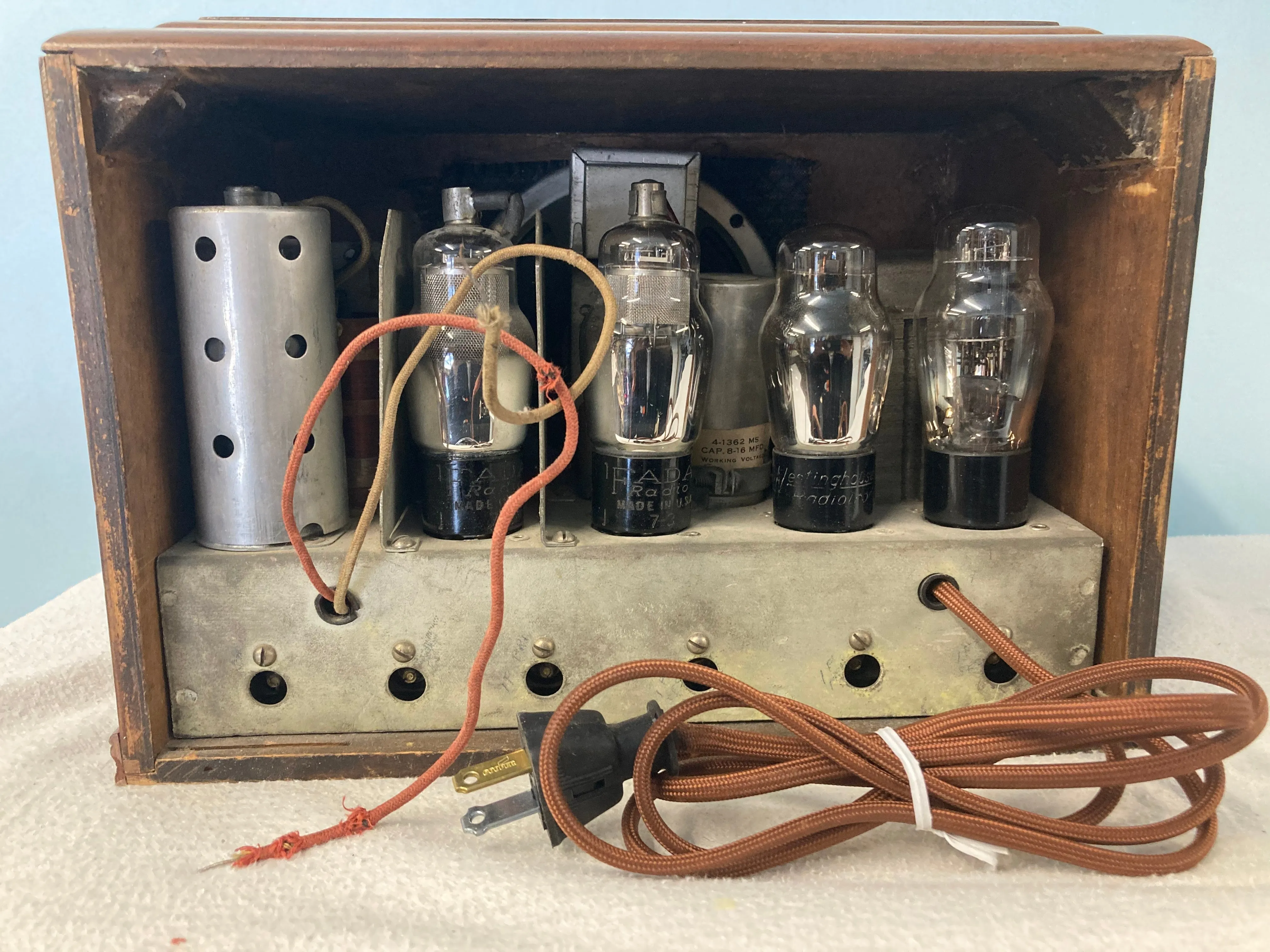 1933 Fada 107 Midget Tube Radio