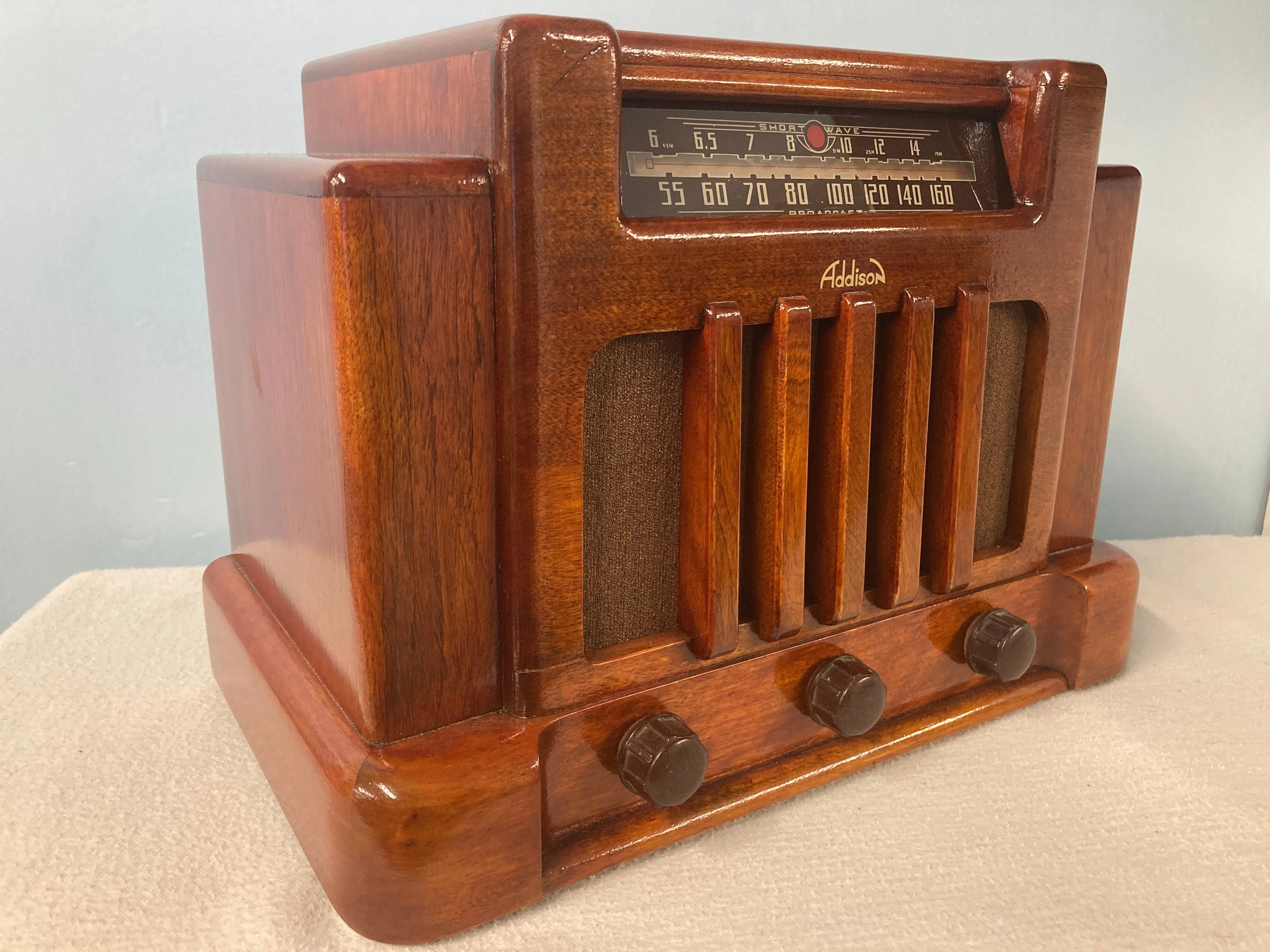 1940 Addison “Courthouse” Tube Radio