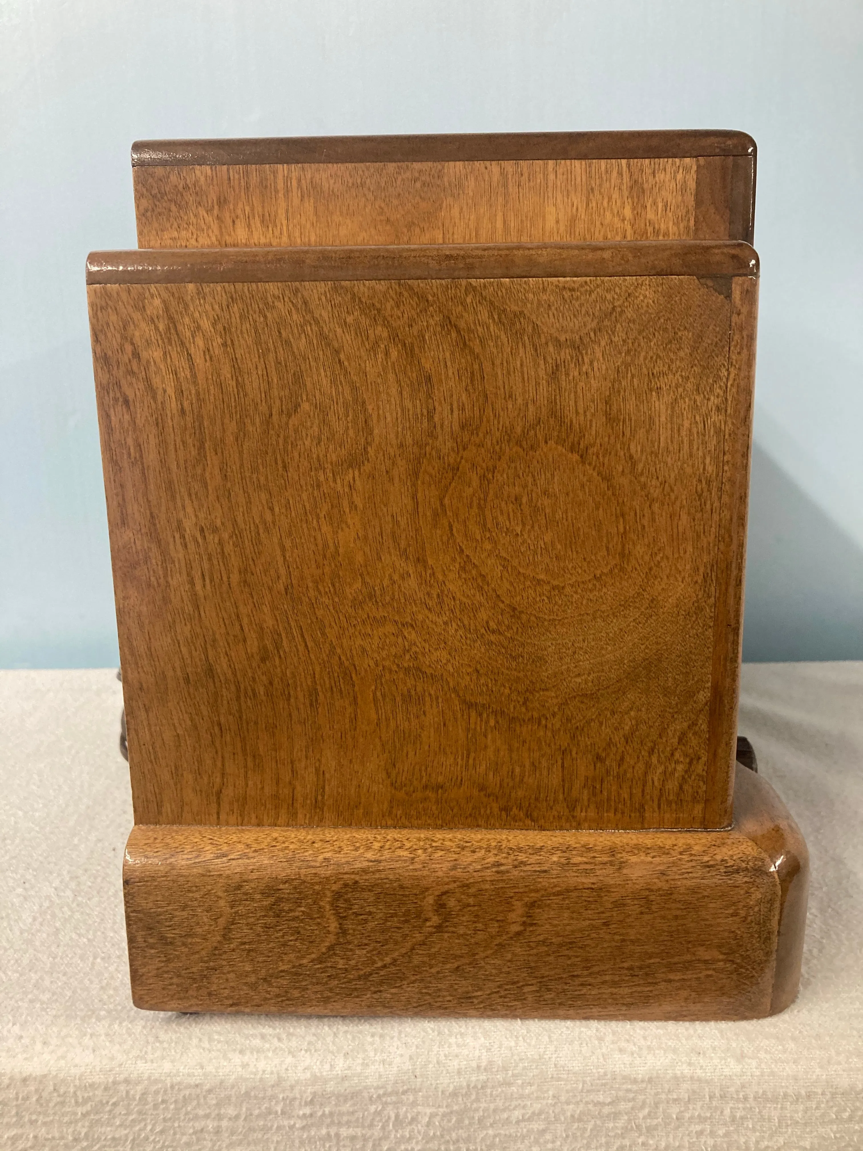 1940 Addison “Courthouse” Tube Radio