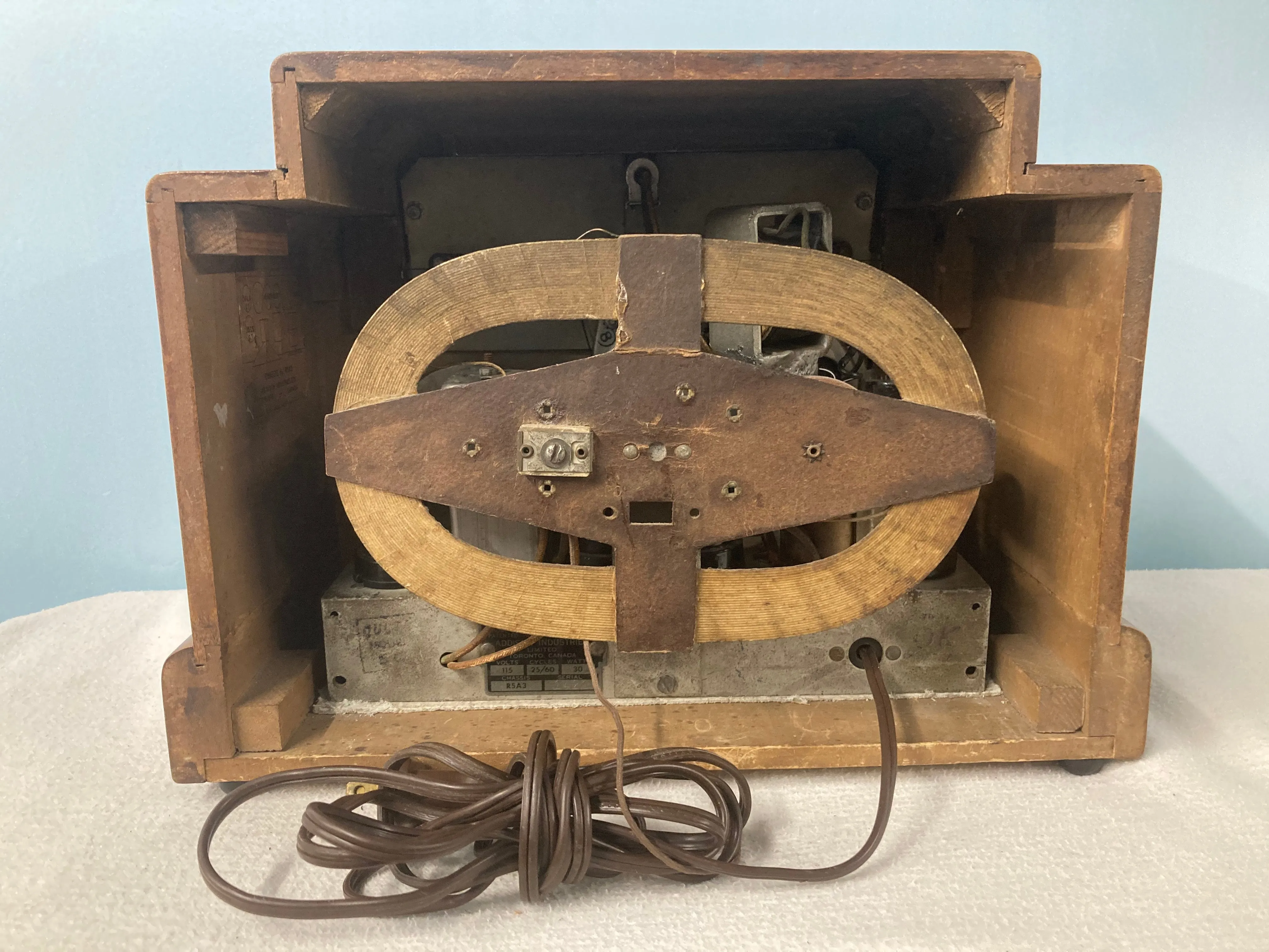 1940 Addison “Courthouse” Tube Radio