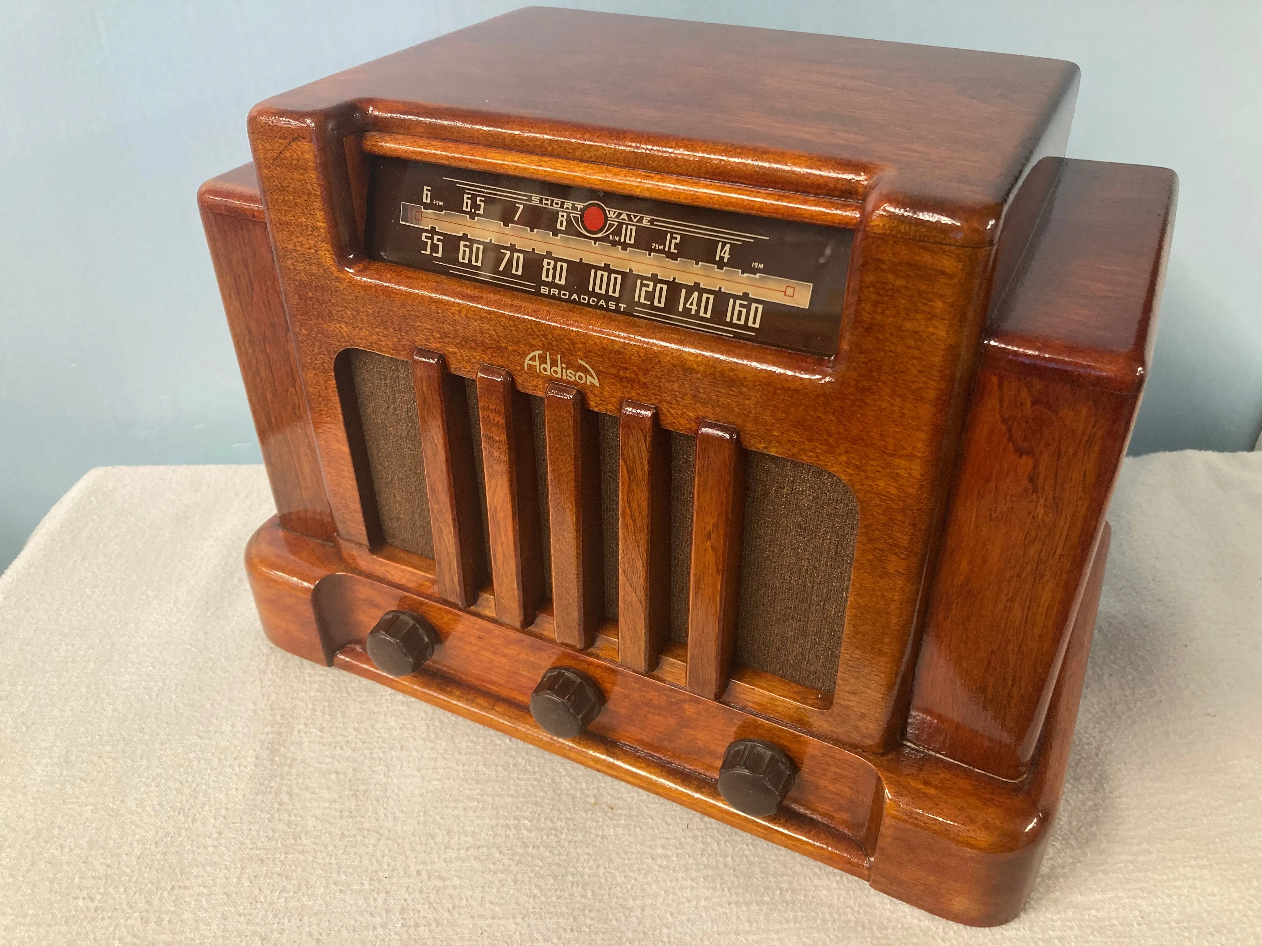 1940 Addison “Courthouse” Tube Radio