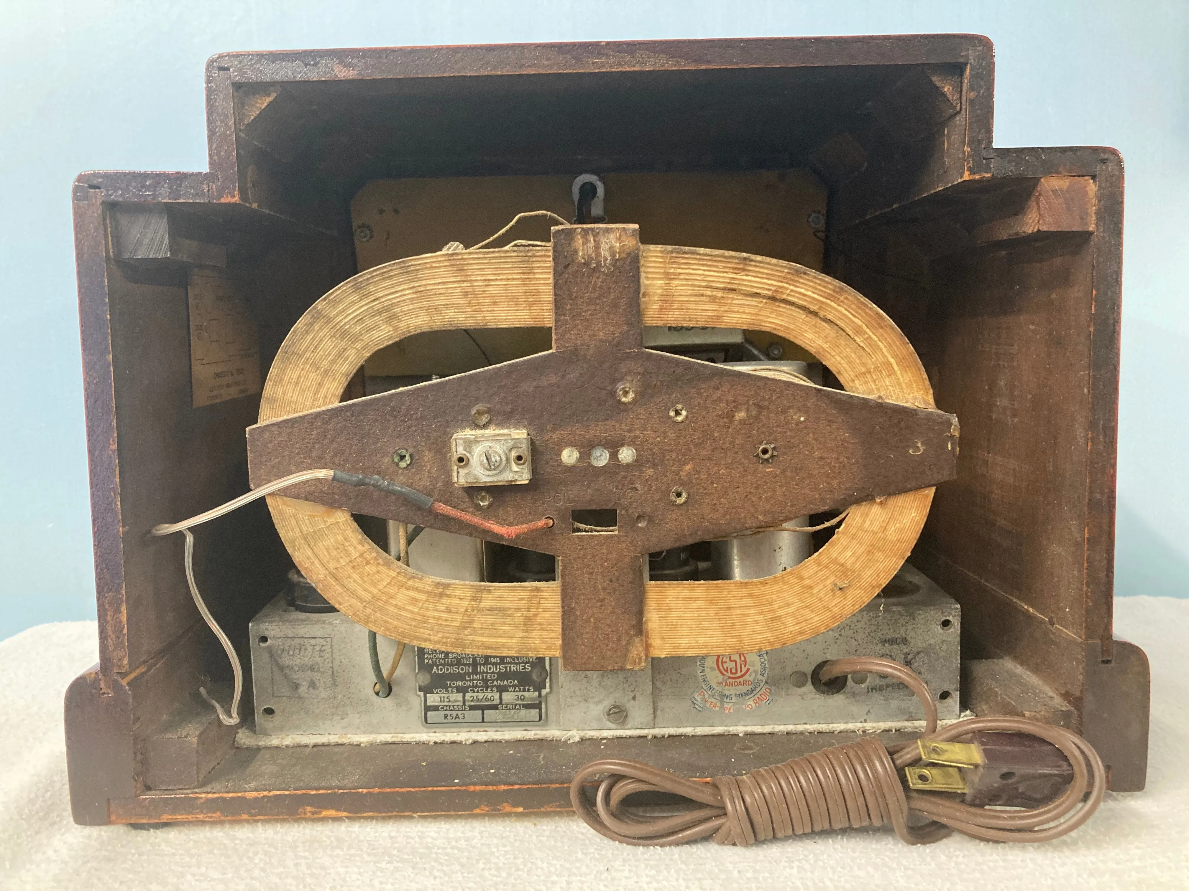 1940 Addison “Courthouse” Tube Radio