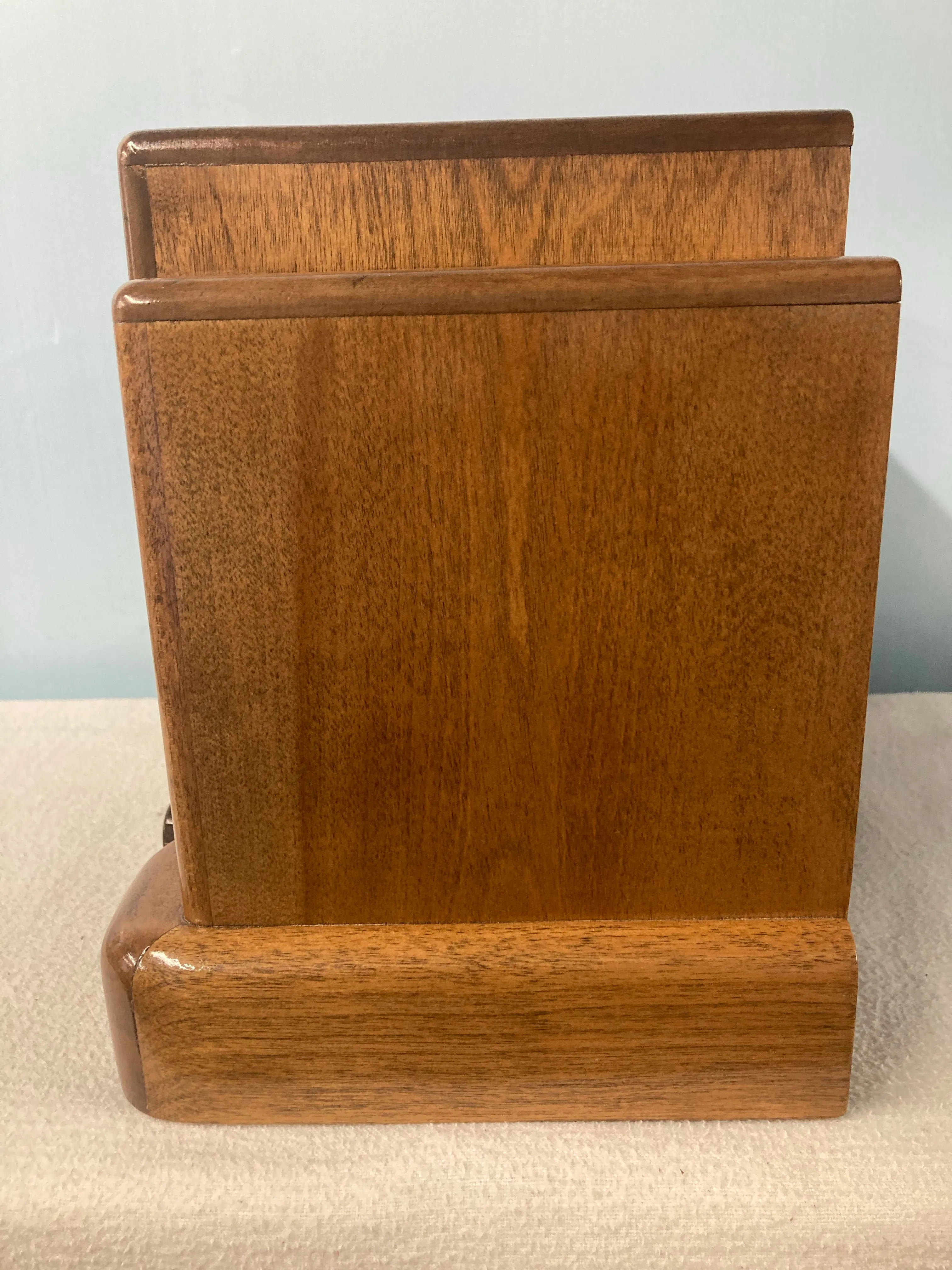 1940 Addison “Courthouse” Tube Radio
