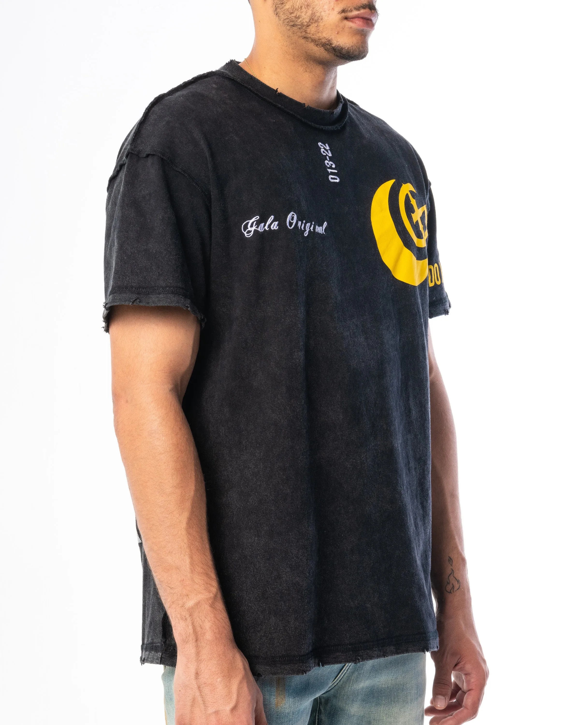 DO NOT DISTURB TEE (BLACK)