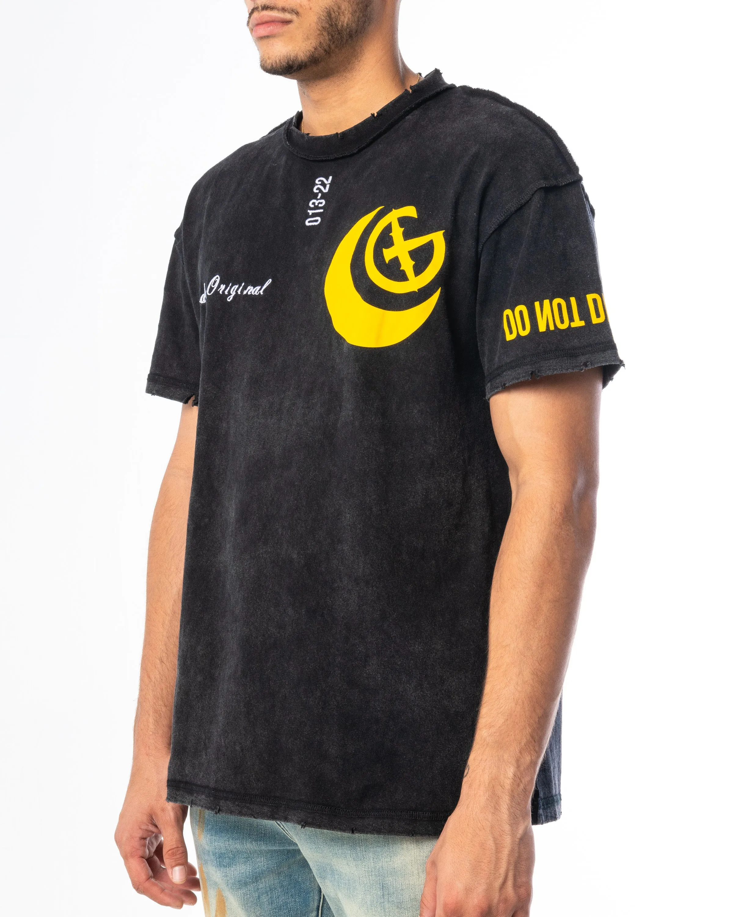 DO NOT DISTURB TEE (BLACK)
