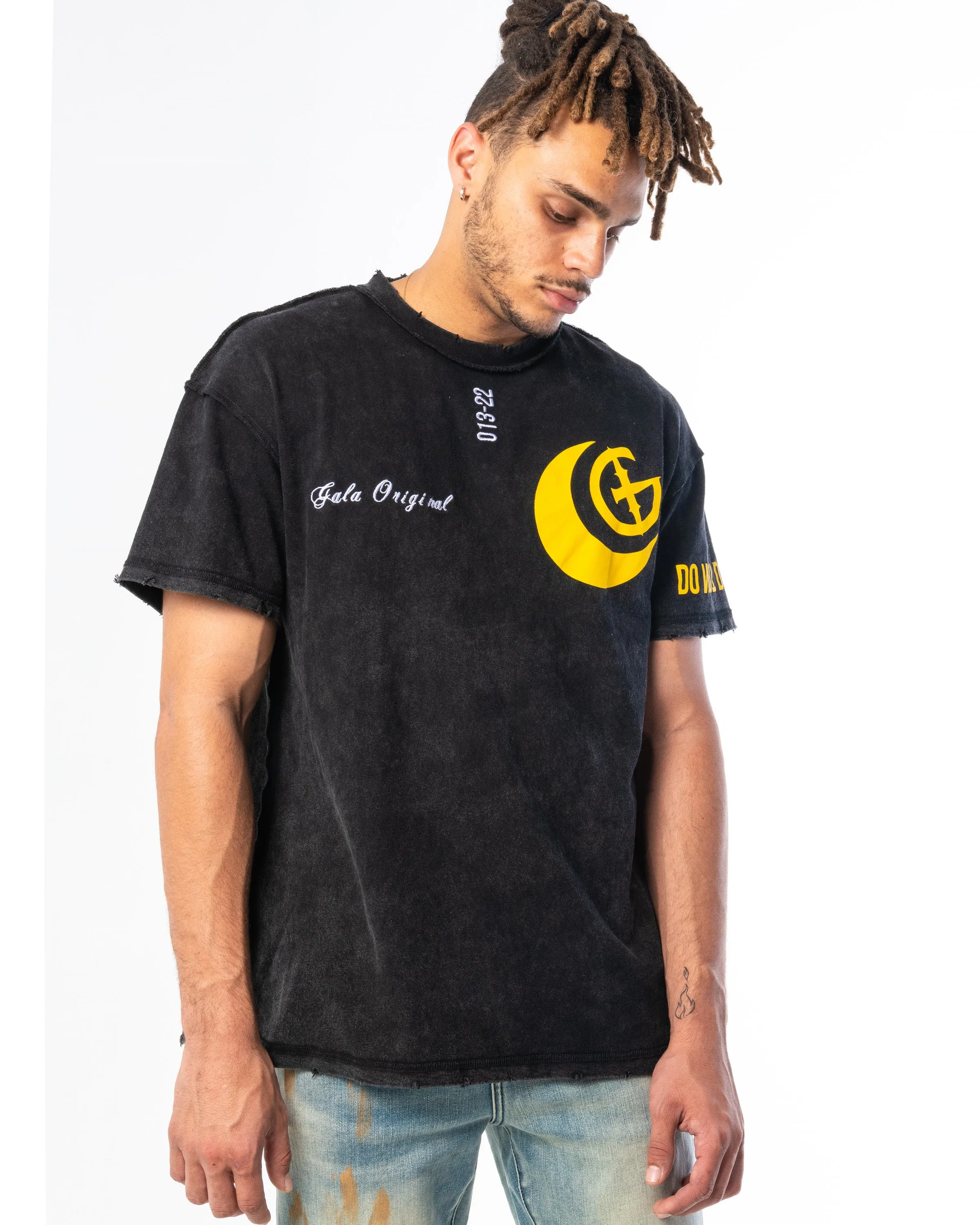 DO NOT DISTURB TEE (BLACK)