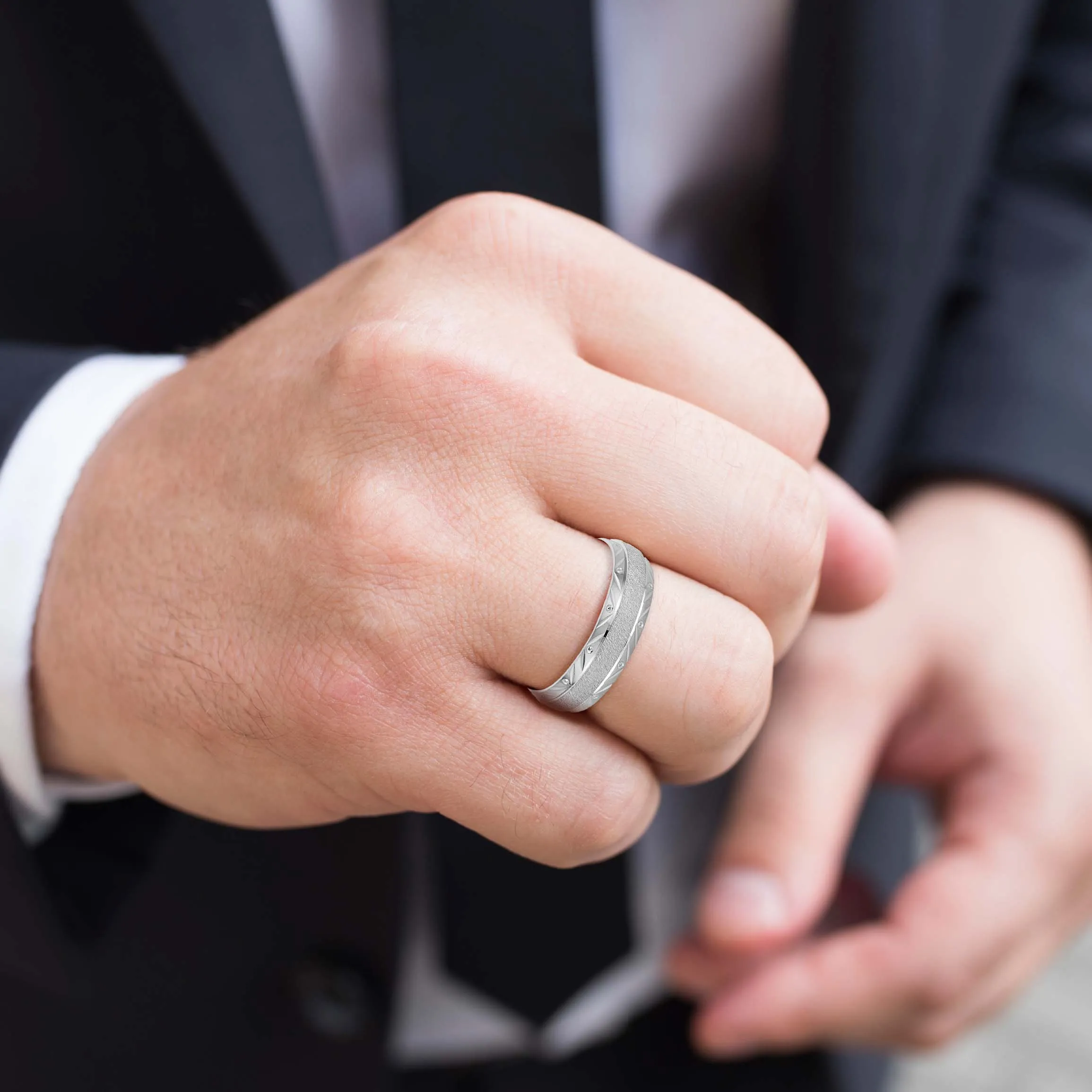 Men's Leaf and Drop Band