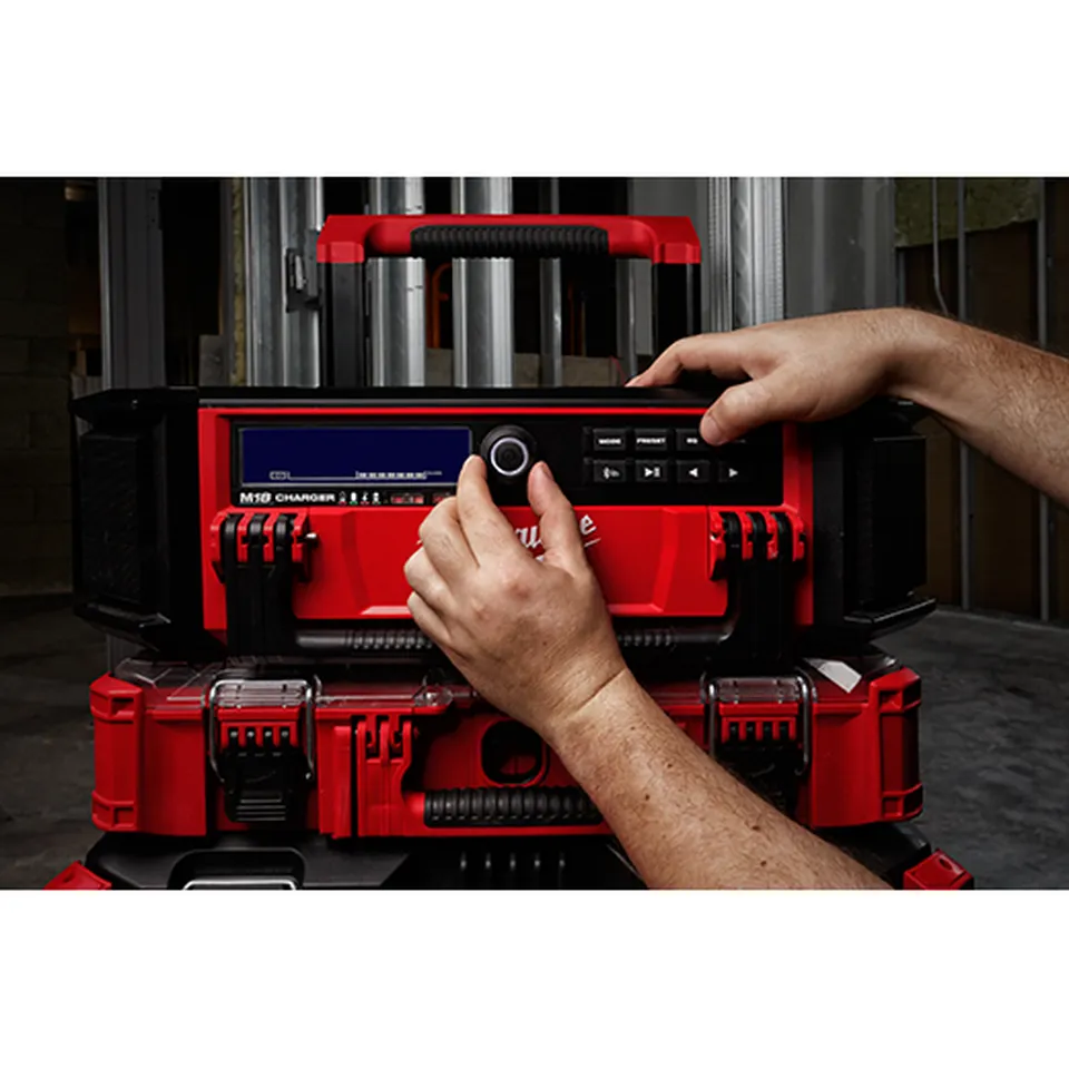 Milwaukee 2950-20 PACKOUT Radio   Charger