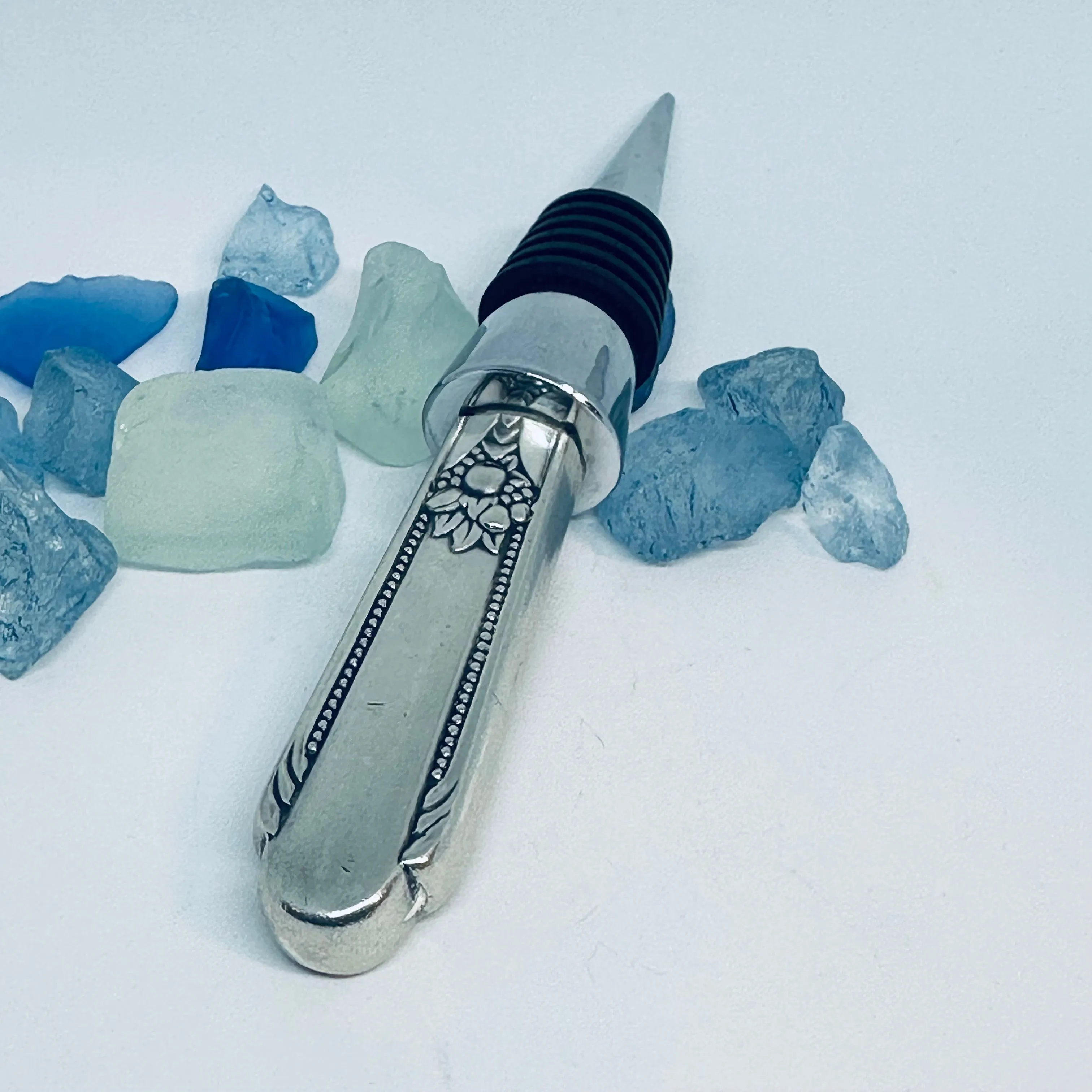 "Memory-Hiawatha” Vintage Silverware Bottle Stopper | Wm Rogers Silverplate 1937 | Up-Cycled Wine Stopper | Silverware Bottle Closure | Antique Knife Handle Wine Plug
